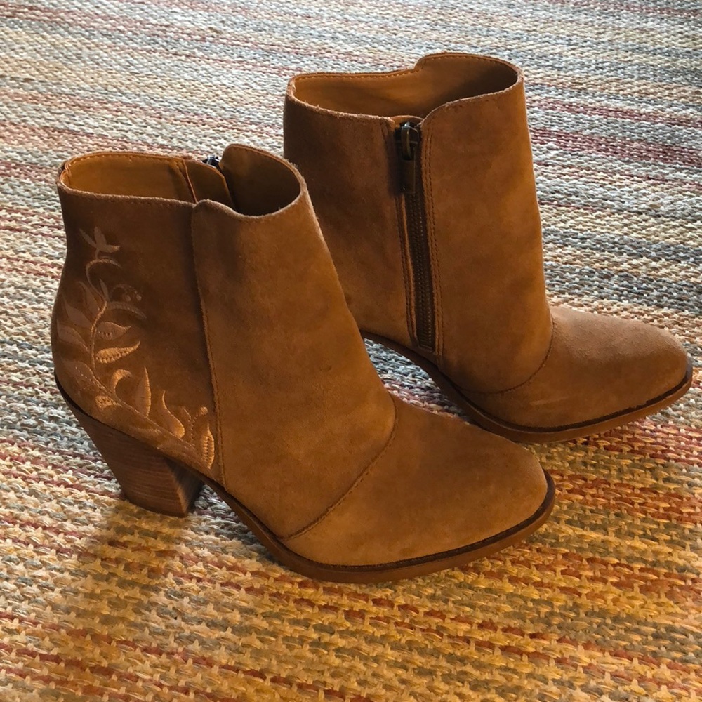 Lucky Brand Tan Suede Ankle Boots